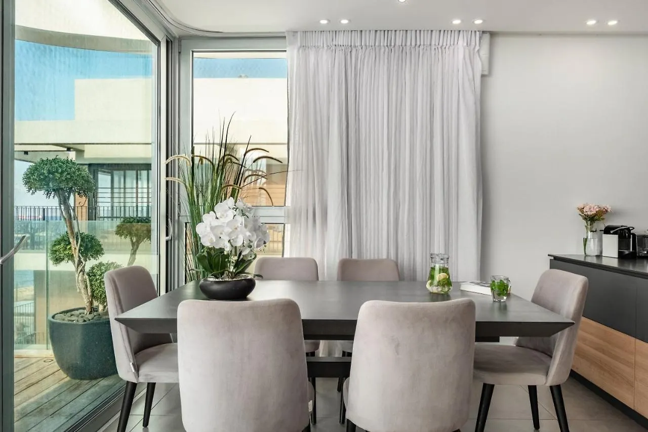 דירה חיפה Penthouse 3Br + Roof Top + Parking - On The Beach