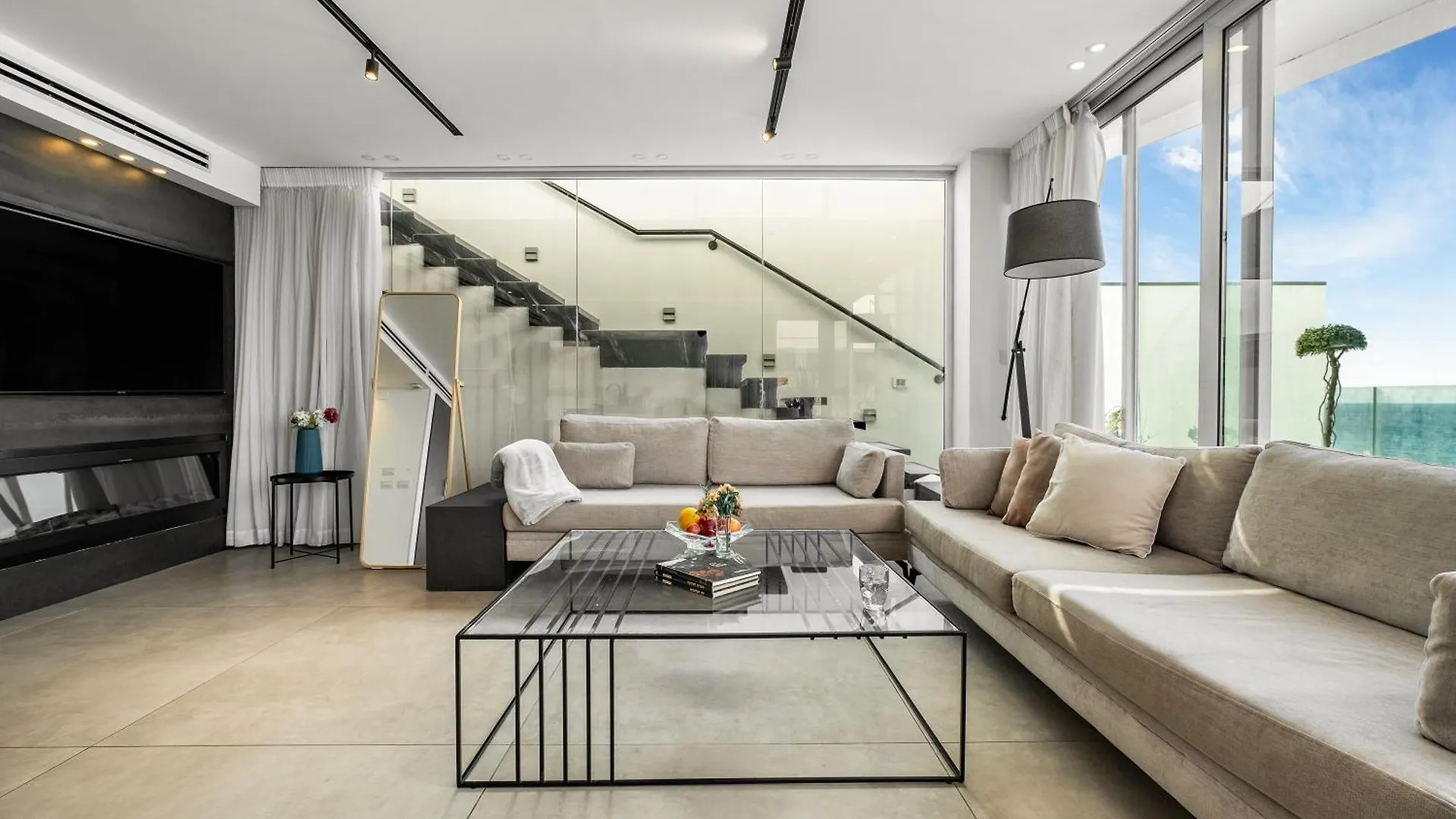 Penthouse 3Br + Roof Top + Parking - On The Beach Haifa Lägenhet
